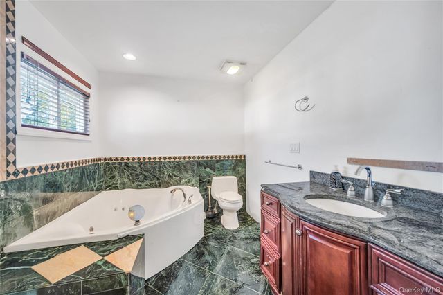 6 Regal Lane, Levittown, NY 11756