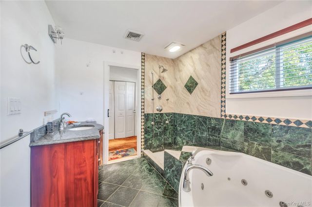 6 Regal Lane, Levittown, NY 11756