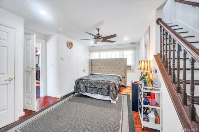 6 Regal Lane, Levittown, NY 11756