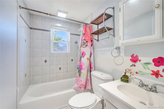 6 Regal Lane, Levittown, NY 11756