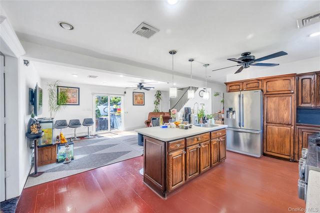 6 Regal Lane, Levittown, NY 11756