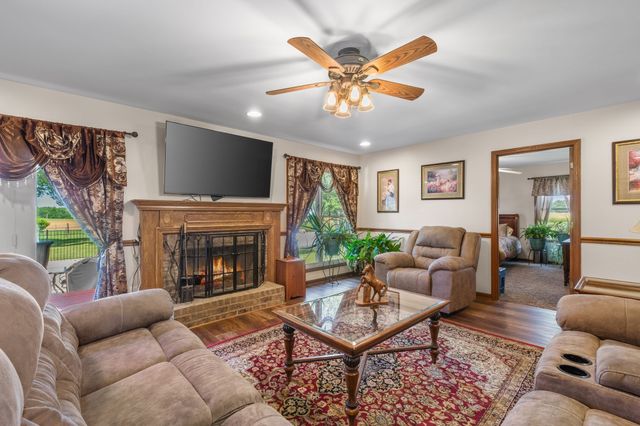 4616 Woodrow Wilson Rd, Springfield, TN 37172