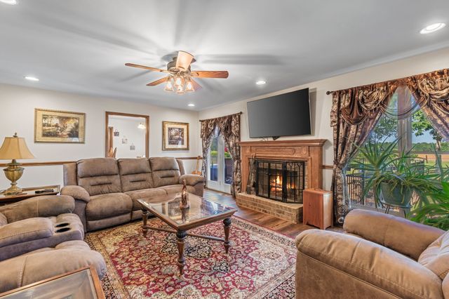 4616 Woodrow Wilson Rd, Springfield, TN 37172