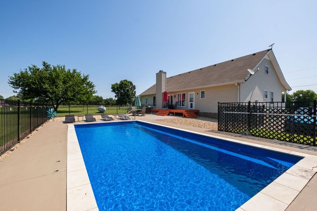 4616 Woodrow Wilson Rd, Springfield, TN 37172