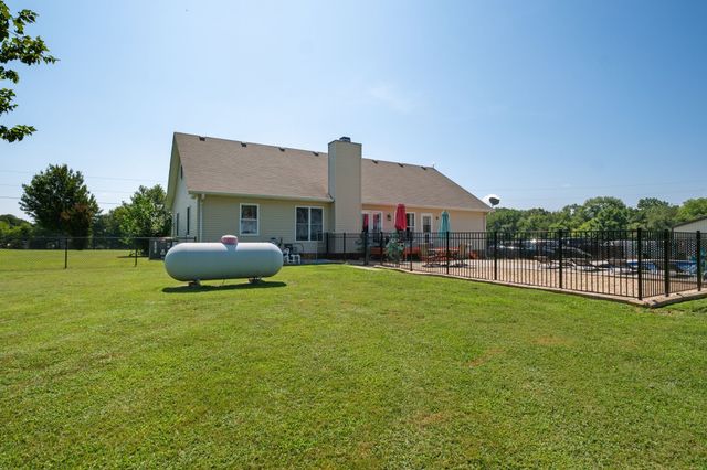 4616 Woodrow Wilson Rd, Springfield, TN 37172