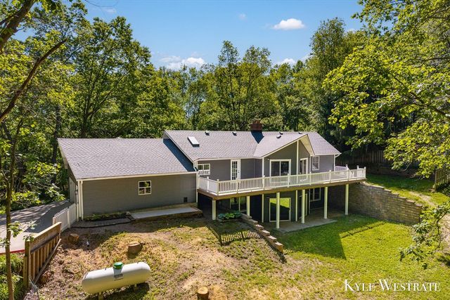 2525 Biggs Avenue, Lowell, MI 49331