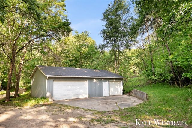 2525 Biggs Avenue, Lowell, MI 49331