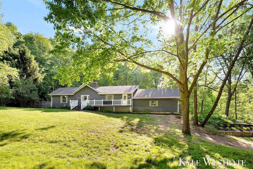 2525 Biggs Avenue, Lowell, MI 49331