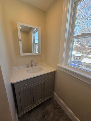 219 Broadway 2, Lynn, MA 01904