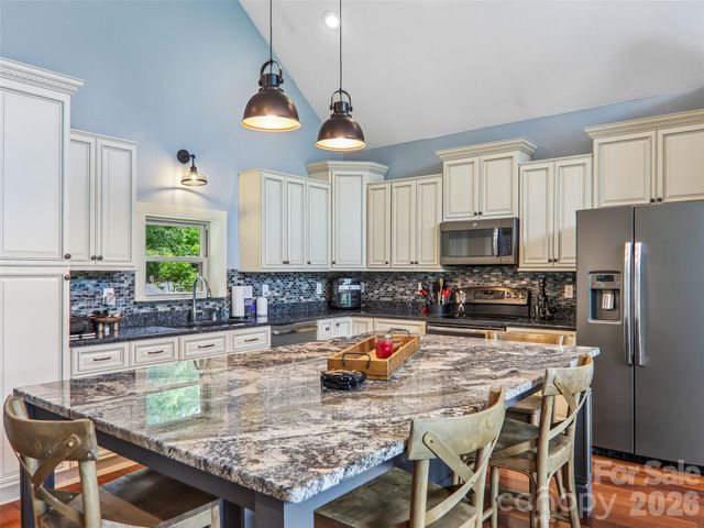 77 Willow Stone Way, Hendersonville, NC 28792