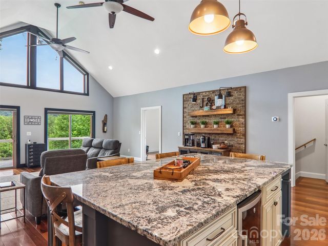 77 Willow Stone Way, Hendersonville, NC 28792