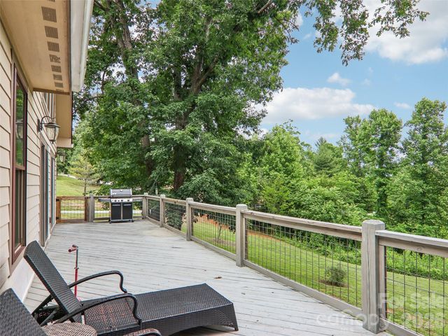 77 Willow Stone Way, Hendersonville, NC 28792