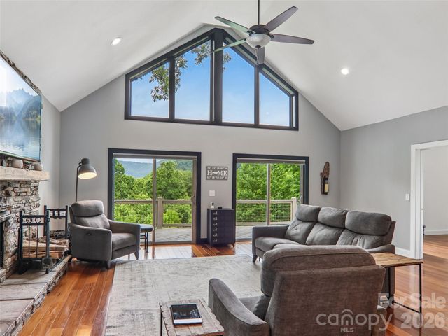 77 Willow Stone Way, Hendersonville, NC 28792