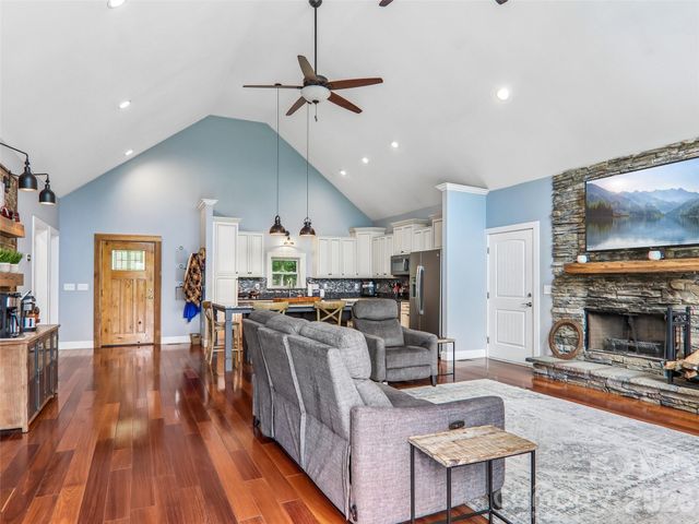 77 Willow Stone Way, Hendersonville, NC 28792