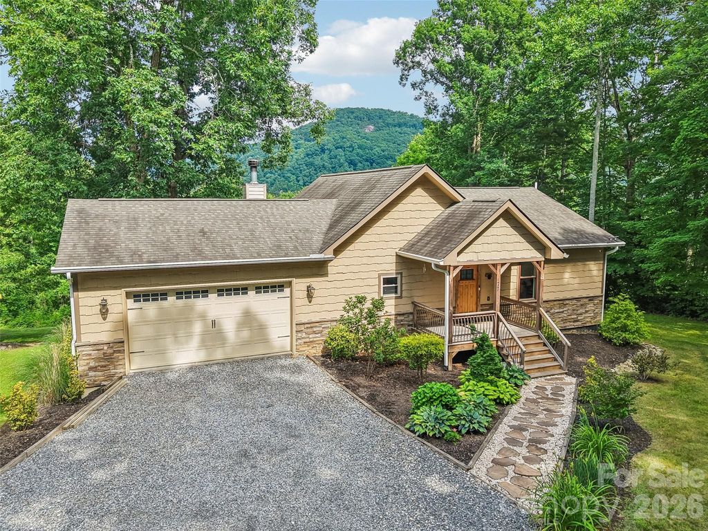 77 Willow Stone Way, Hendersonville, NC 28792