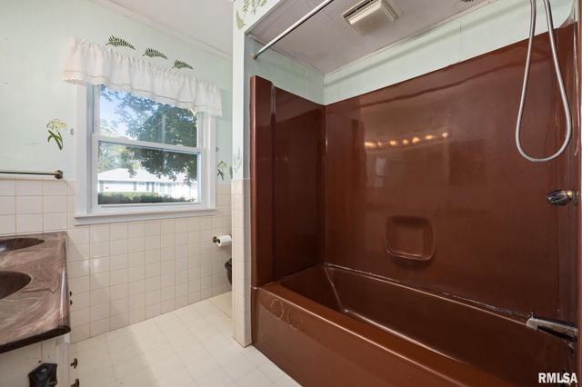 316 KNOLL CREST Drive, Peoria, IL 61614