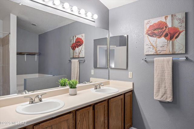 2565 W Brogan Street, Tucson, AZ 85745