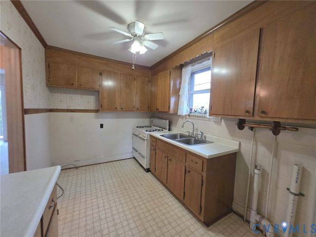 402 Stuart Ave, Colonial Heights, VA 23834