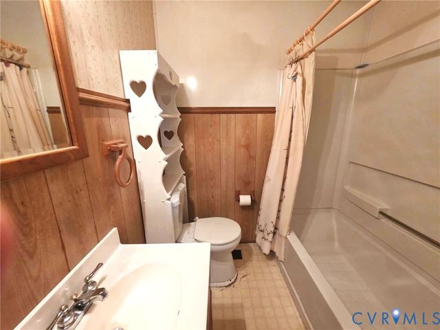 402 Stuart Ave, Colonial Heights, VA 23834