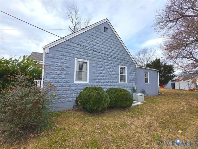 402 Stuart Ave, Colonial Heights, VA 23834