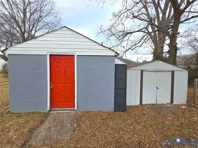 402 Stuart Ave, Colonial Heights, VA 23834