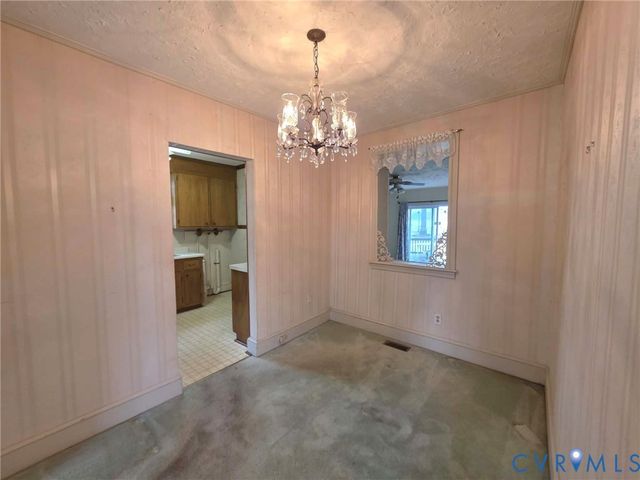 402 Stuart Ave, Colonial Heights, VA 23834