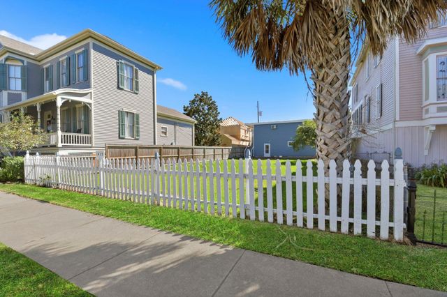 1415 Ball, Galveston, TX 77550