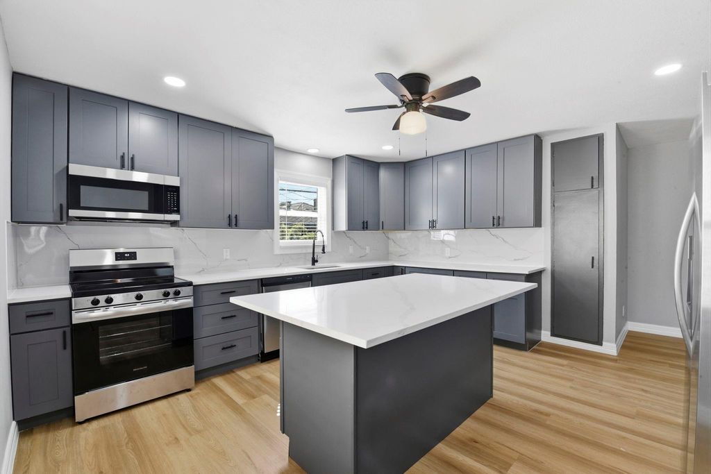 1415 Ball, Galveston, TX 77550