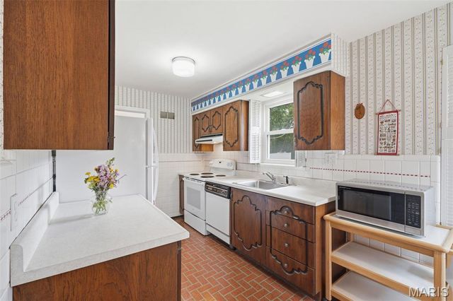 9368 Parkside Drive, St Louis, MO 63144