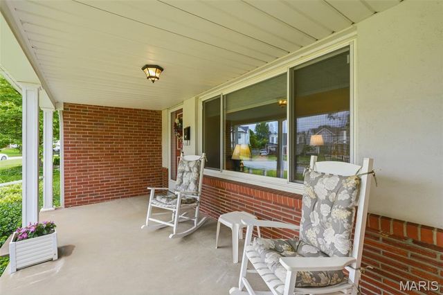 9368 Parkside Drive, St Louis, MO 63144