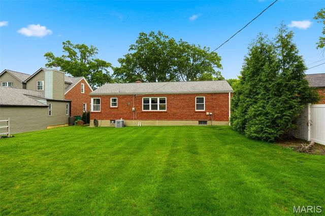 9368 Parkside Drive, St Louis, MO 63144