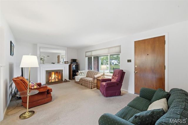 9368 Parkside Drive, St Louis, MO 63144