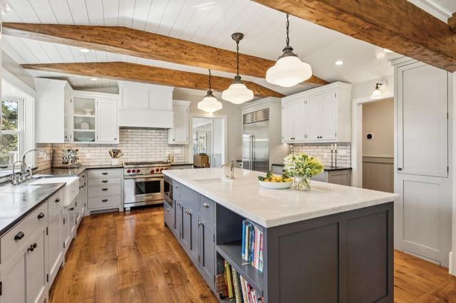 21842 Via Regina, Saratoga, CA 95070