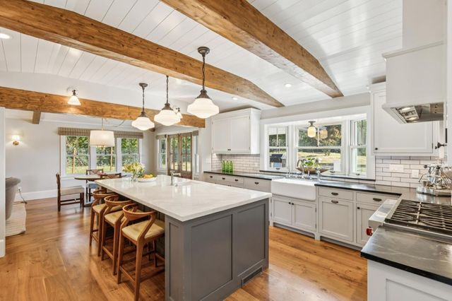 21842 Via Regina, Saratoga, CA 95070