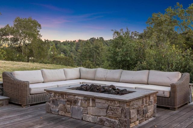 21842 Via Regina, Saratoga, CA 95070