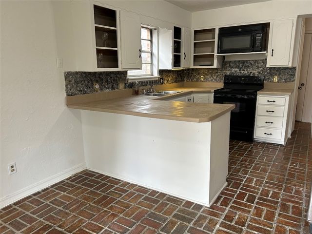 7303 Edenborough Drive, Oklahoma City, OK 73132