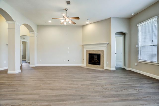 1926 Lansing Cove Drive, Fresno, TX 77545