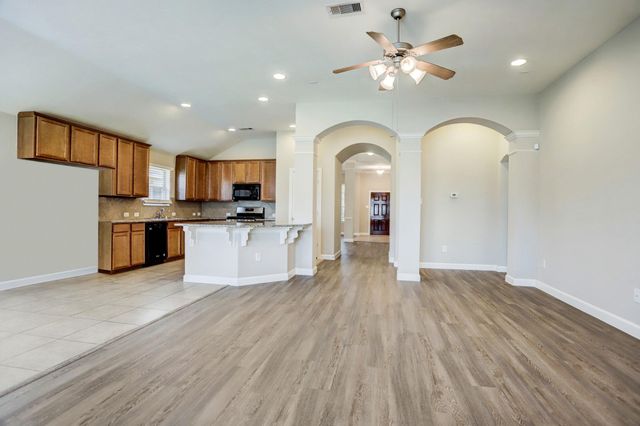 1926 Lansing Cove Drive, Fresno, TX 77545