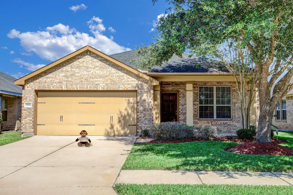 1926 Lansing Cove Drive, Fresno, TX 77545