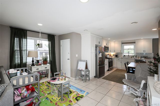 83 Lexington Avenue, Westbury, NY 11590