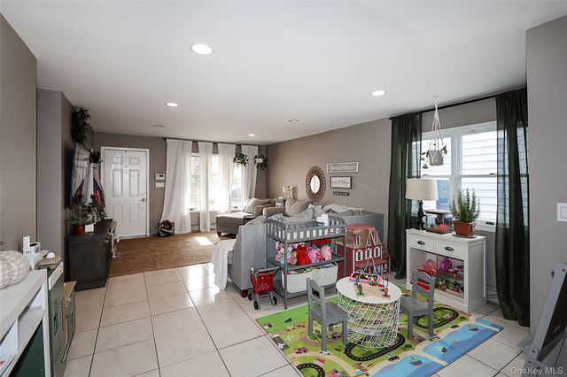 83 Lexington Avenue, Westbury, NY 11590