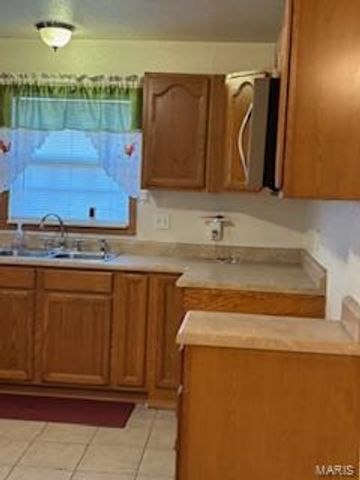 9 Hyde Park Road, Fairview Heights, IL 62208