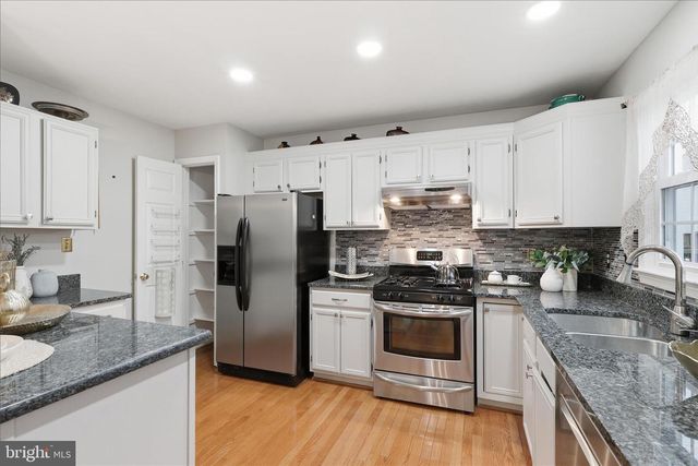 5820 WATERMARK CIR, Centreville, VA 20120