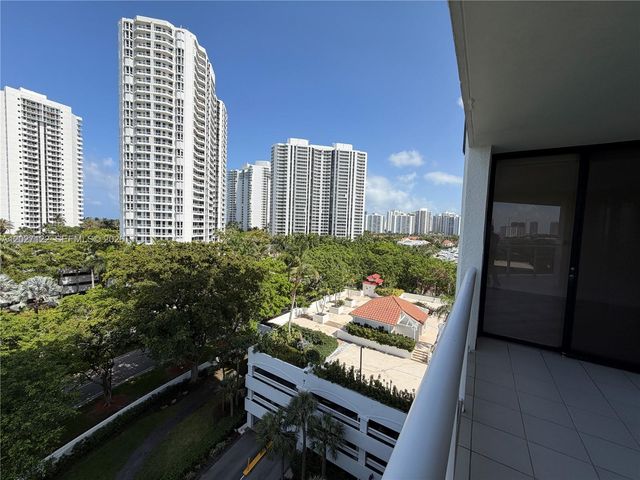 3640 Yacht Club Dr 805, Aventura, FL 33180