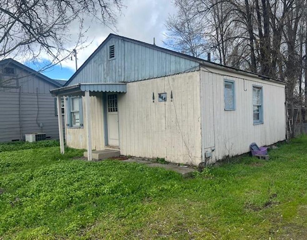 844 W Stewart Avenue, Medford, OR 97501