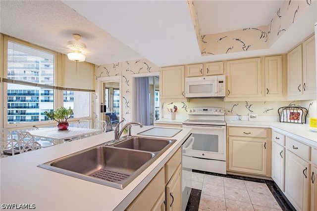 4051 Gulf Shore BLVD N 706, Naples, FL 34103