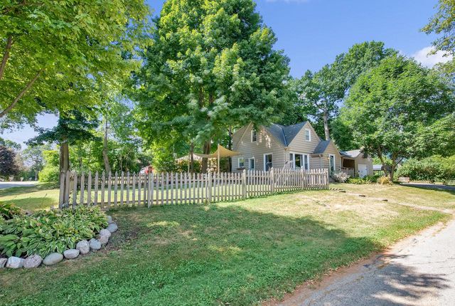 12525 James STREET, Brookfield, WI 53005