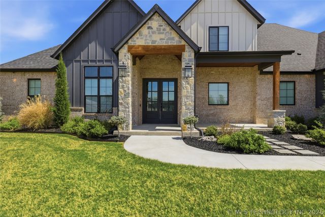 16011 E 106th Place N, Owasso, OK 74055