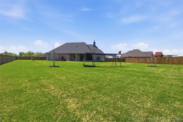 16011 E 106th Place N, Owasso, OK 74055
