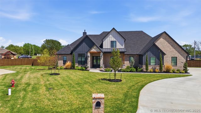16011 E 106th Place N, Owasso, OK 74055